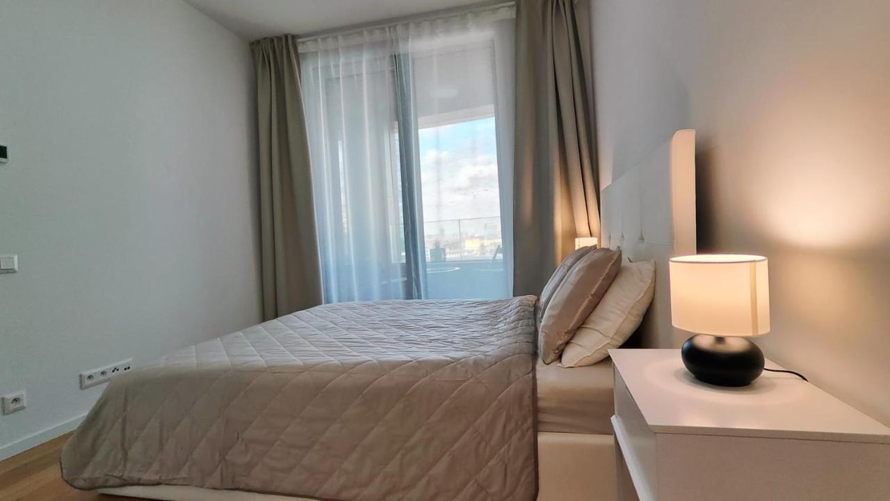 Beautiful 1 - Bedroom Apartment In Downtown Bratislava Exterior photo